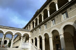 L’Hôtel-Dieu, des origines à nos jours, autour du parvis de Notre-Dame