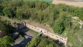 Visitez une forteresse historique du XIXe siècle