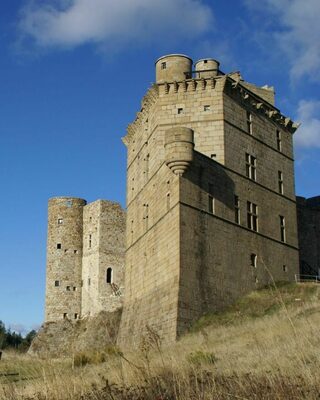 Insertion dans la faune de Portes : visite au château et observation des oiseaux