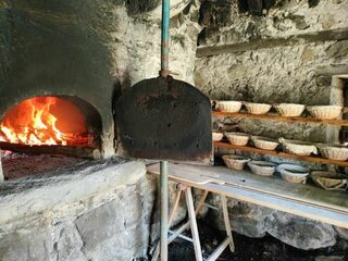 Cuisson du pain dans le four de Vaurs