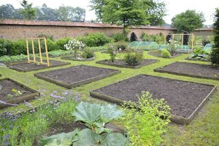 Visite guidée et animation dans le jardin clos du manoir du Fay