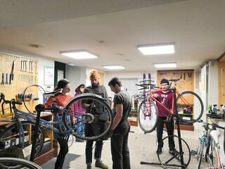 Atelier de réparation vélo participatif et solidaire