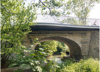 VISITE D’UNE REQUALIFICATION D’UN PONT OFFRANT DES BALCONS SUR LA RIVIÈRE