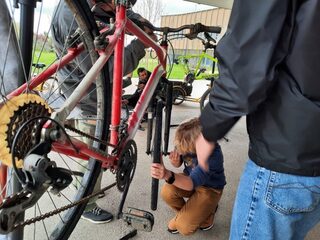 Atelier vélo mobile sur le marché de Cazères sur Garonne